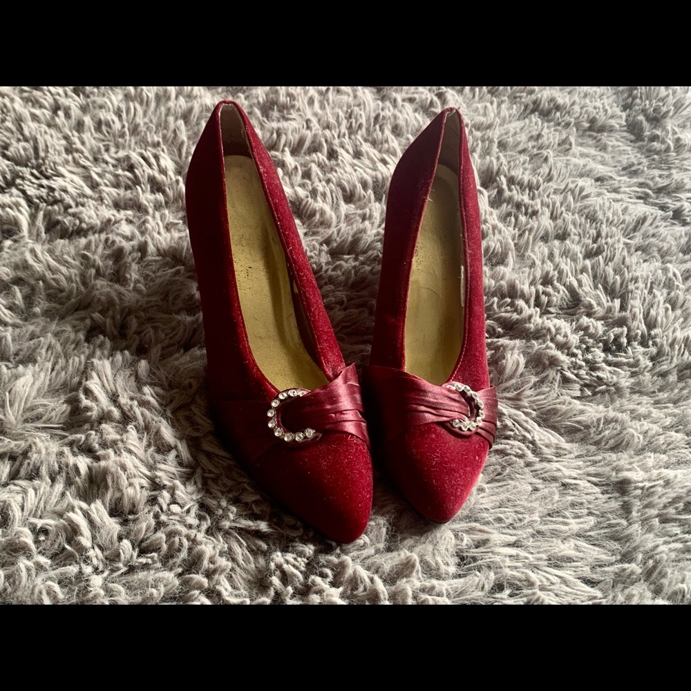 Vintage brick red velvet heels.